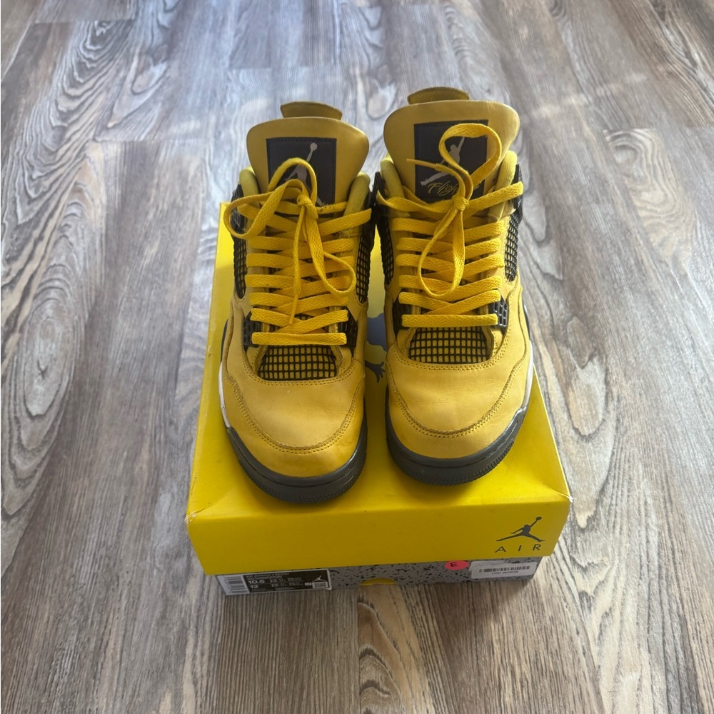 SIZE 10.5 Jordan 4 Lightning USED